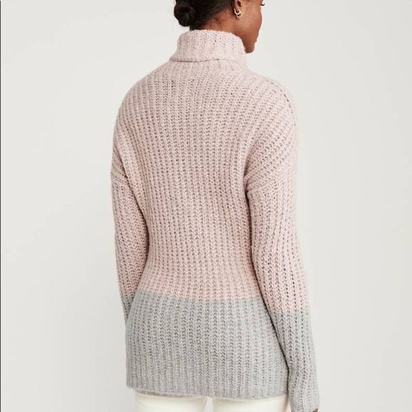 ✨ Women's
Turtleneck Sweatet✨  - Picture 2 of 5